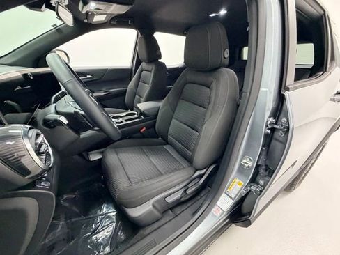 Used 2026 Chevrolet Equinox LT FWD image 9