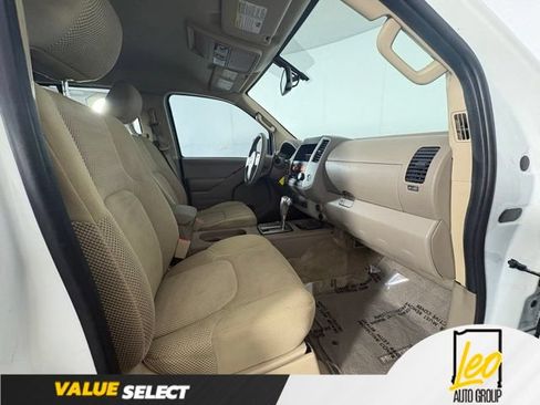 Used 2016 Nissan Frontier SV w/ SV Value Truck Package AWD/4WD image 19