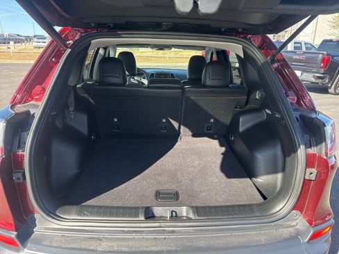 Used 2019 Jeep Cherokee Latitude Plus w/ Comfort/Convenience Group image 26