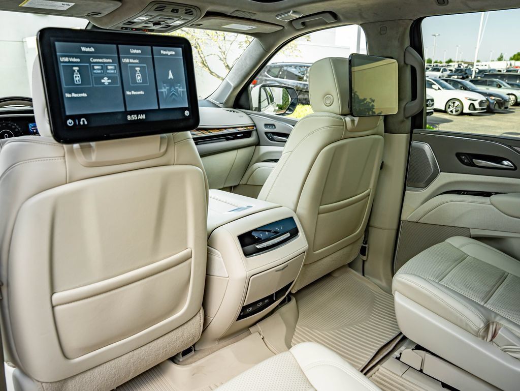 Used 2021 Cadillac Escalade Premium Luxury Platinum w/ Heavy-Duty Trailer Package AWD/4WD image 38