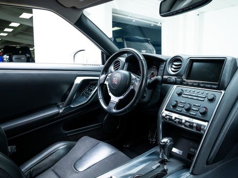 Used 2009 Nissan GT-R Premium AWD/4WD image 10