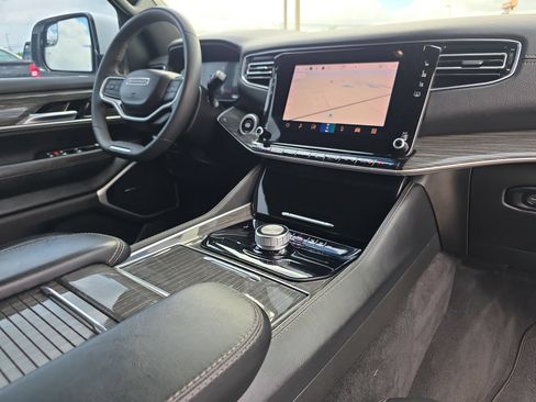 Used 2022 Jeep Wagoneer Series III RWD image 18