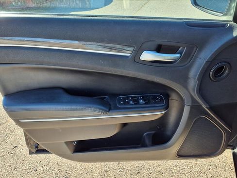 Used 2019 Chrysler 300 Touring L w/ Quick Order Package 22F image 12