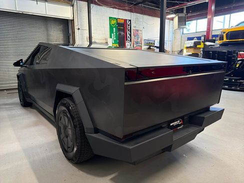 Used 2025 Tesla Cybertruck AWD Crew Cab image 7