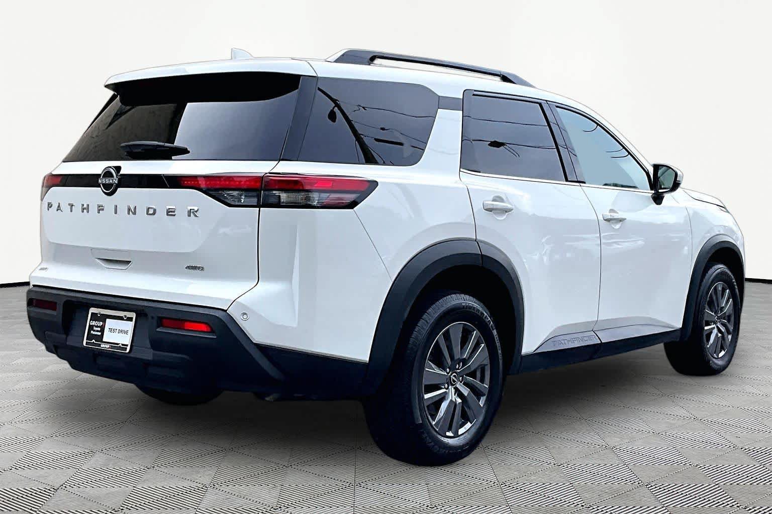 Used 2025 Nissan Pathfinder SV AWD/4WD image 13