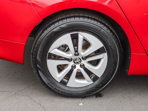 Used 2017 Toyota Prius Two image 10