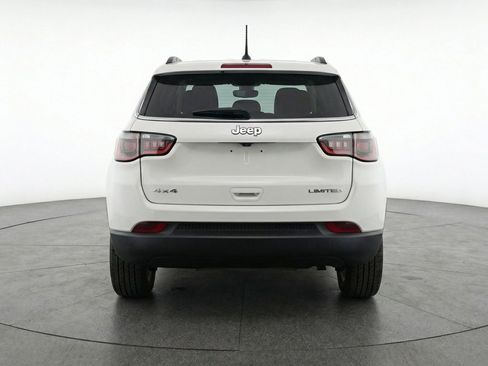 Used 2025 Jeep Compass Latitude AWD/4WD image 7