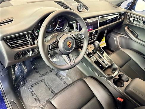 Certified 2026 Porsche Macan AWD/4WD image 4