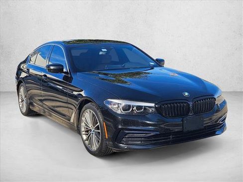 Used 2019 BMW 530i w/ Convenience Package image 3