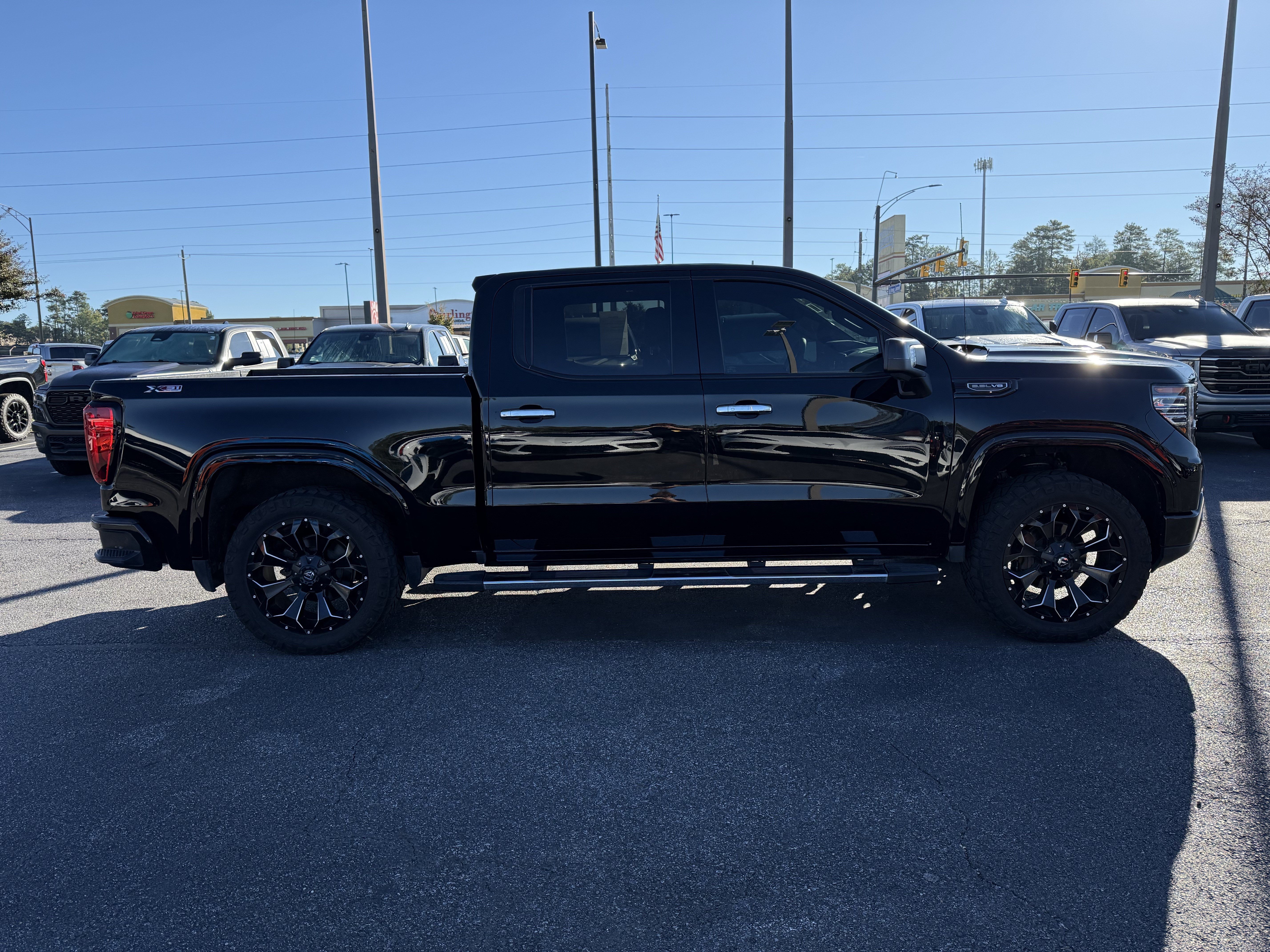 Used 2022 GMC Sierra 1500 SLT w/ SLT Premium Plus Package AWD/4WD image 12