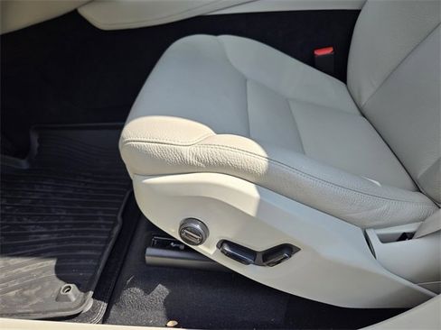 Certified 2025 Volvo XC90 T8 Plus w/ Protection Package Premier image 27