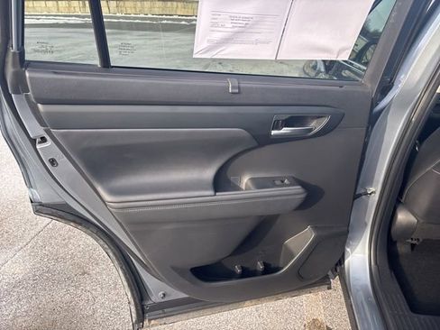 Certified 2024 Toyota Highlander XLE image 19