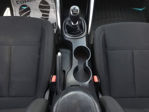 Used 2016 Hyundai Veloster FWD image 16