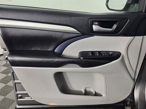 Used 2018 Toyota Highlander XLE AWD/4WD image 46