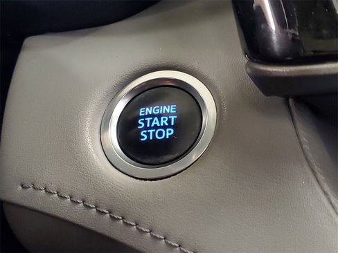 Used 2021 Toyota Highlander XLE image 31