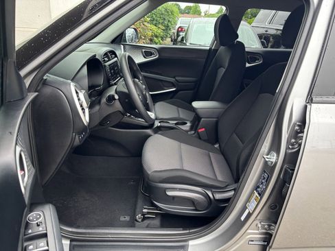 Used 2025 Kia Soul LX w/ LX Technology Package FWD image 27