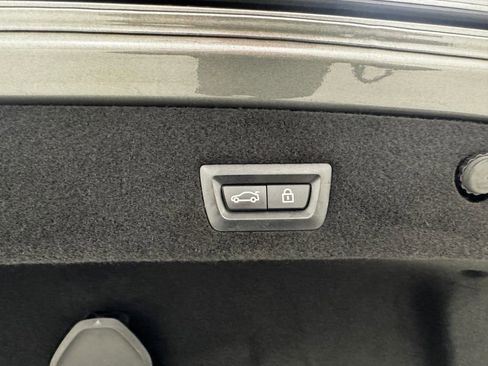 Used 2019 BMW 750i xDrive w/ Executive Package image 32