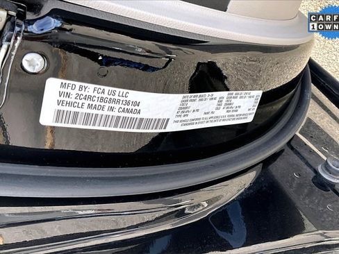 Used 2024 Chrysler Pacifica Touring-L image 32