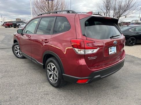 Used 2023 Subaru Forester Premium image 6