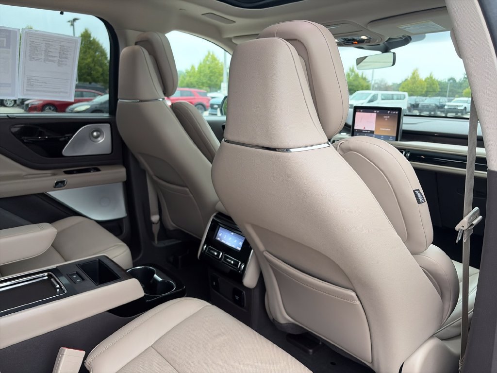 Used 2023 Lincoln Aviator Reserve w/ Equipment Group 201A AWD/4WD image 34