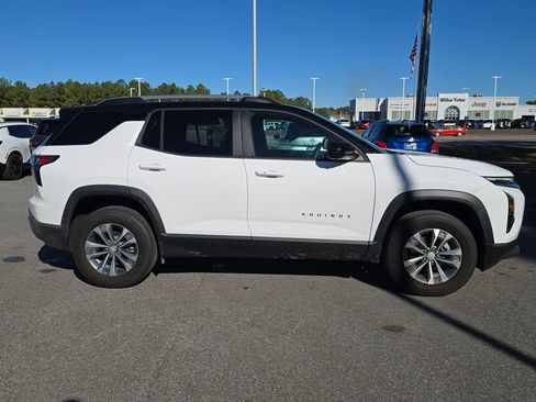 Used 2026 Chevrolet Equinox LT w/ Convenience Package II image 2