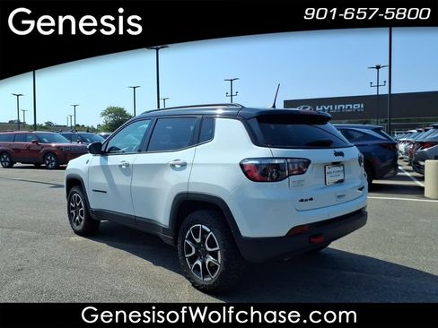 Used 2025 Jeep Compass Trailhawk AWD/4WD image 3