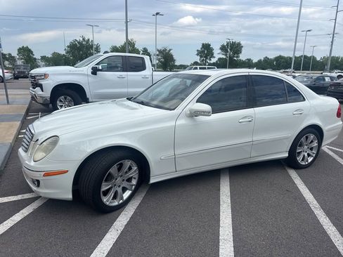 Used 2009 Mercedes-Benz E 350 Sedan image 3