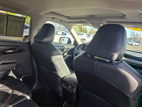 Used 2020 Toyota Highlander XLE image 15