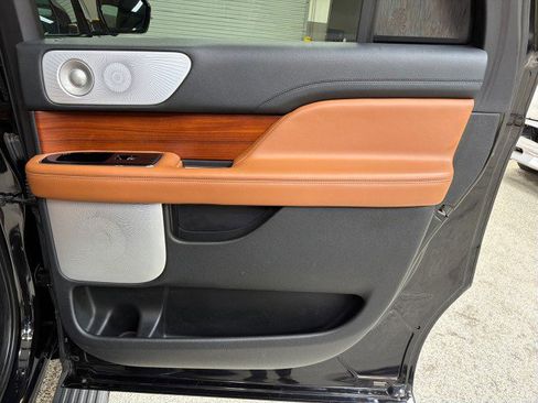 Used 2019 Lincoln Navigator L Reserve image 47