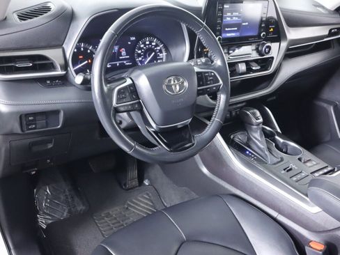 Used 2021 Toyota Highlander XLE image 9
