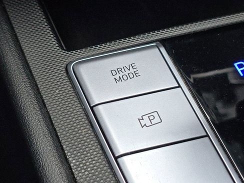 Used 2025 Hyundai Elantra Hybrid FWD image 28