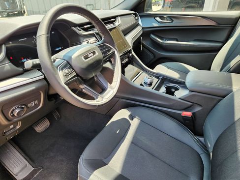 New 2025 Jeep Grand Cherokee L Laredo w/ Luxury Tech Group I AWD/4WD image 7