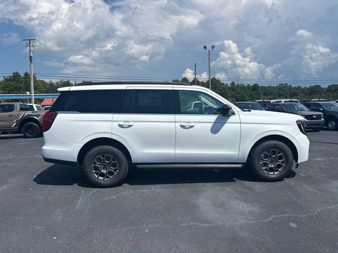 New 2027 Ford Expedition Active RWD image 4