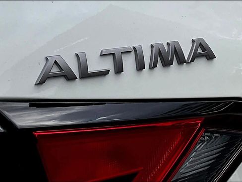 New 2025 Nissan Altima 2.5 SR image 15