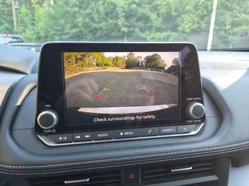 Used 2025 Nissan Rogue SV FWD image 26