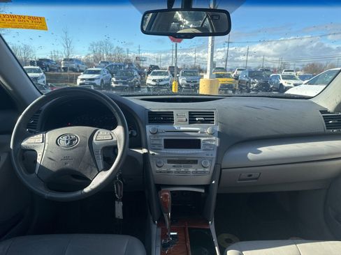 Used 2010 Toyota Camry XLE image 17