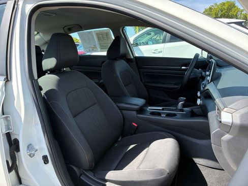 Used 2025 Nissan Altima 2.5 SV image 36