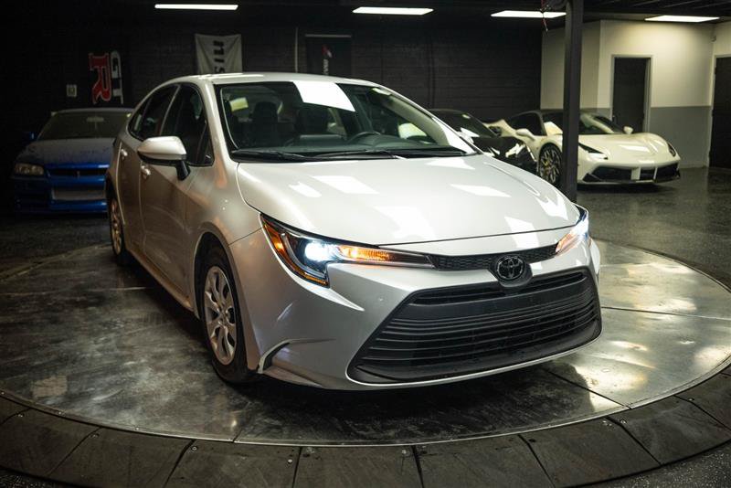 Used 2025 Toyota Corolla LE FWD image 5