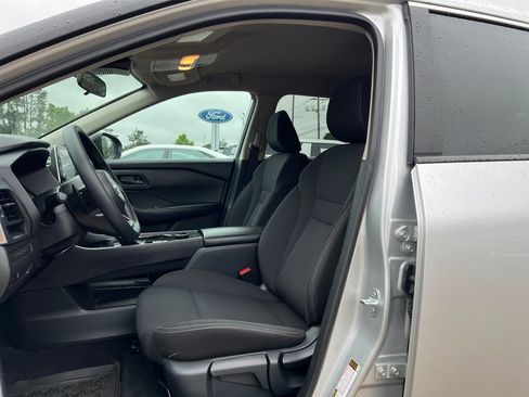 Used 2024 Nissan Rogue S AWD/4WD image 10