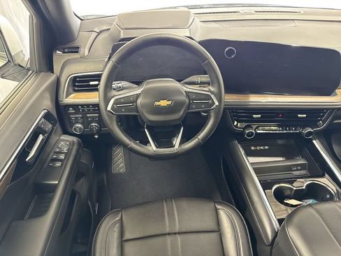 Certified 2025 Chevrolet Suburban High Country AWD/4WD image 16