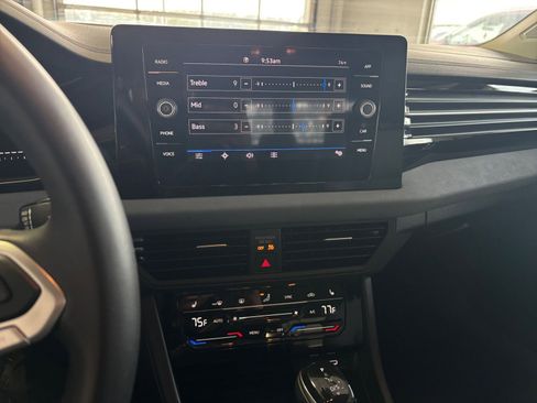 Used 2025 Volkswagen Jetta SE image 21