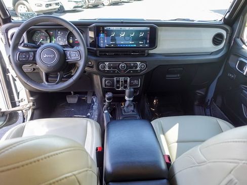 Used 2024 Jeep Wrangler Unlimited AWD/4WD image 25