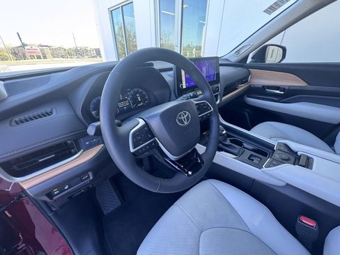 Used 2024 Toyota Grand Highlander Limited image 12