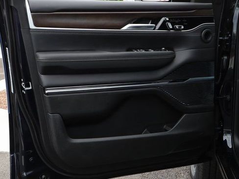 New 2024 Jeep Grand Wagoneer L 4WD w/ Convenience Group III image 18