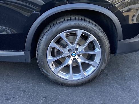 Certified 2024 BMW X5 xDrive40i w/ Premium Package image 9