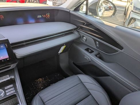 New 2026 Lincoln Nautilus Reserve AWD/4WD image 17