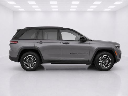 Used 2023 Jeep Grand Cherokee Trailhawk w/ Advanced Protech Group II AWD/4WD image 6