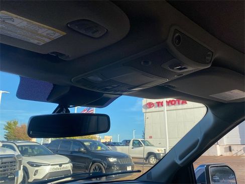 Used 2018 Ford F150 Lariat w/ Equipment Group 502A Luxury image 31