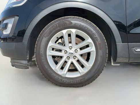 Used 2017 Ford Explorer XLT w/ Equipment Group 202A FWD image 39