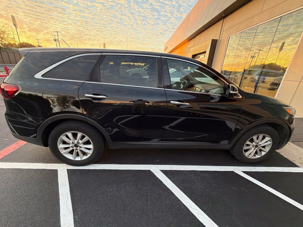 Used 2019 Kia Sorento FWD V6 image 4